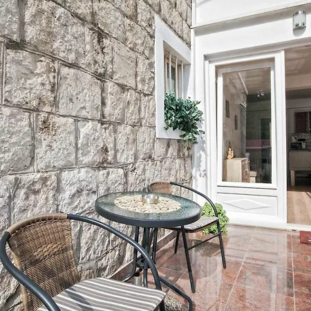 krevet i doručak The Garden & Split