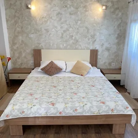 The Garden & Bed & Breakfast
