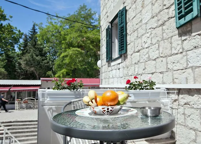 The Garden & krevet i doručak Split