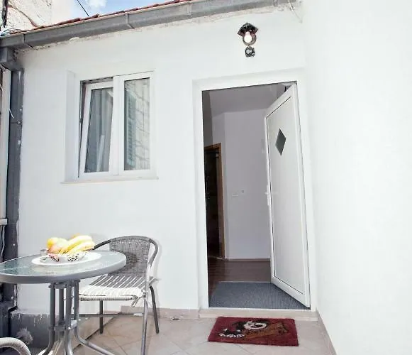 krevet i doručak The Garden & Split
